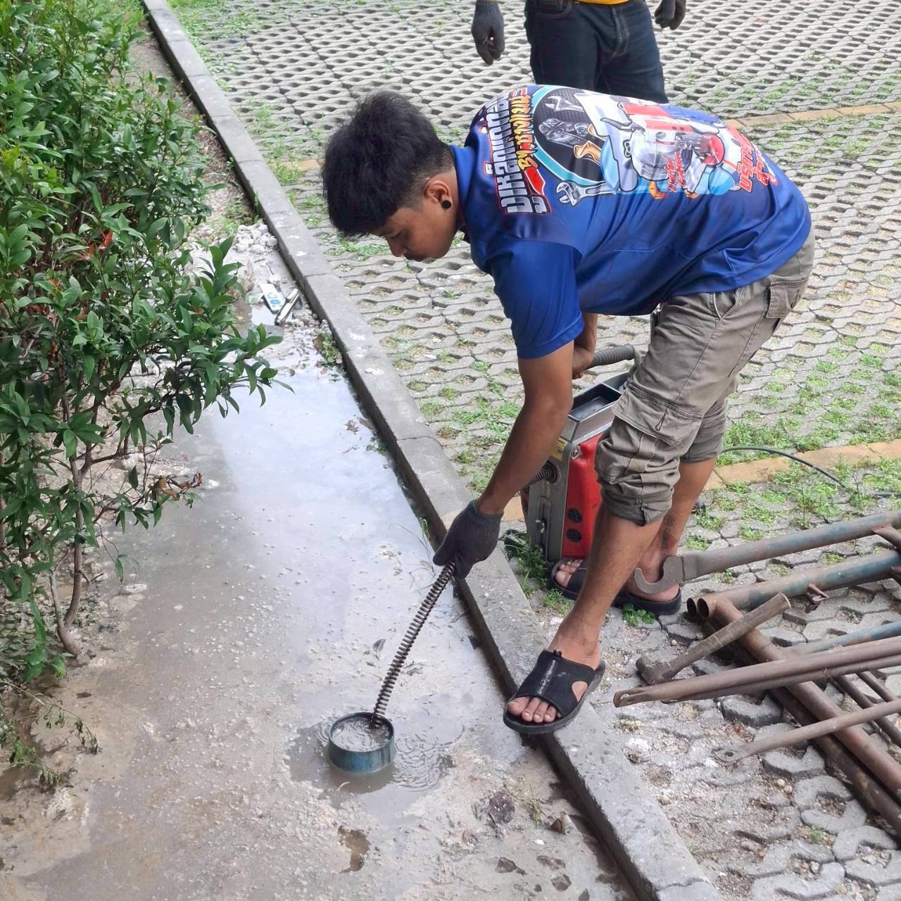 แก้ไขจบทุกปัญหาท่อนํ้าทิ้งอุดตัน แก้ไขตรงจุดไม่มีสารเคมี ไม่เสียเวลาทุบรื้ออีกต่อไป ราคาสบายกระเป๋า แก้ไขรวดเร็ว หากแก้ไขไม่ได้ ไม่มีค่าใช้จ่าย  แก้หายทางเราพร้อมรับประกันงานหลังทำ 45 วัน บริการ 24 ชั่วโมง